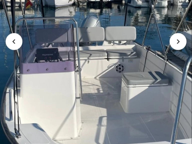 Location Bateau à moteur Grand Boats avec permis