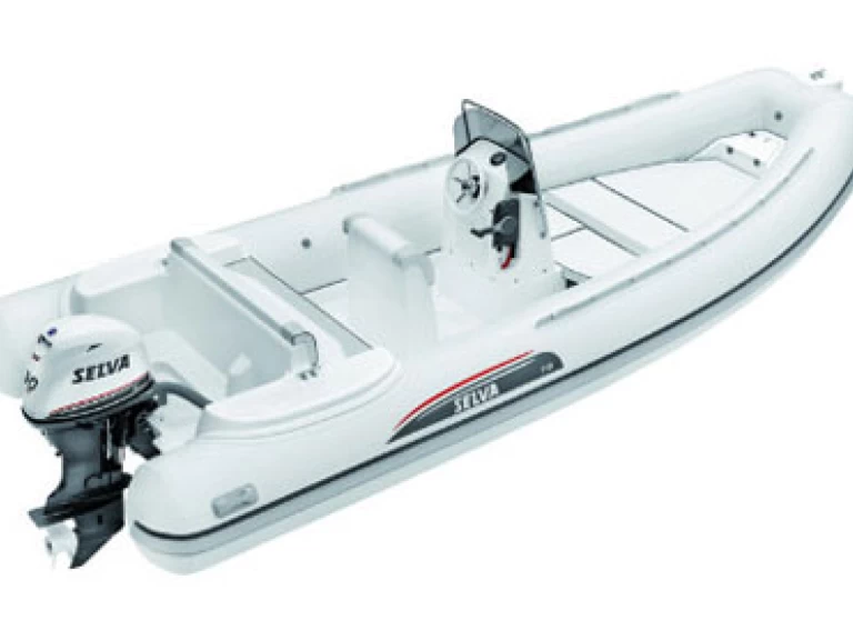 Louer Semi-rigide avec ou sans skipper Selva à Juan-les-Pins