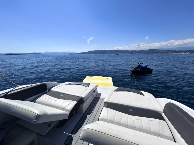 Bateau à moteur à louer à Golfe-Juan au meilleur prix