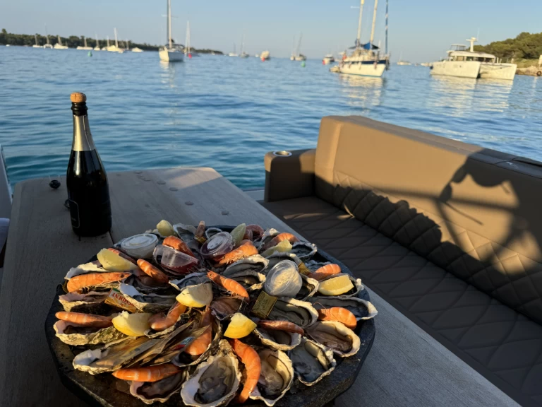 Location bateau Saxdor Saxdor 320 GTO à Port de la Rague sur Samboat