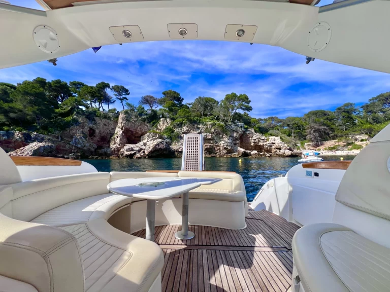 Location à Antibes - Jeanneau Prestige 34 sur SamBoat