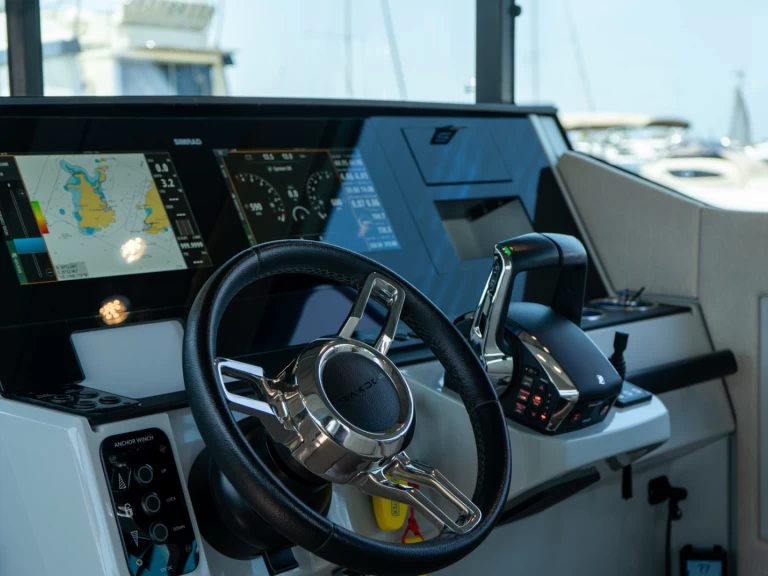 Louer Bateau à moteur avec ou sans skipper Saxdor à Ellinikó