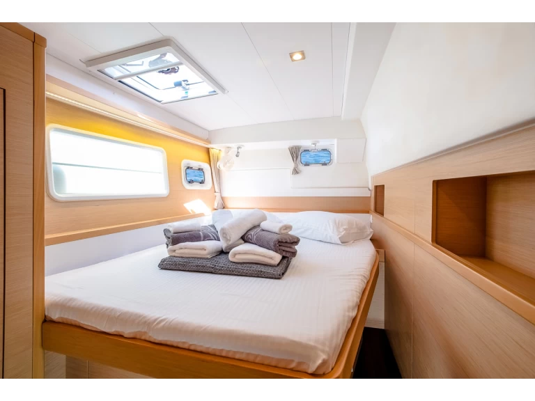 Louer Catamaran avec ou sans skipper Lagoon à Álimos