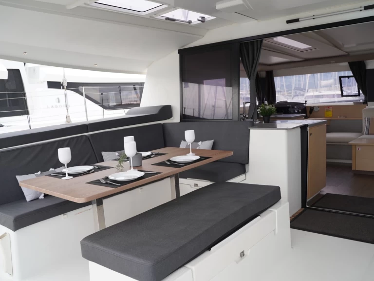 Location Catamaran à Lefkáda - Fountaine Pajot Helia 44