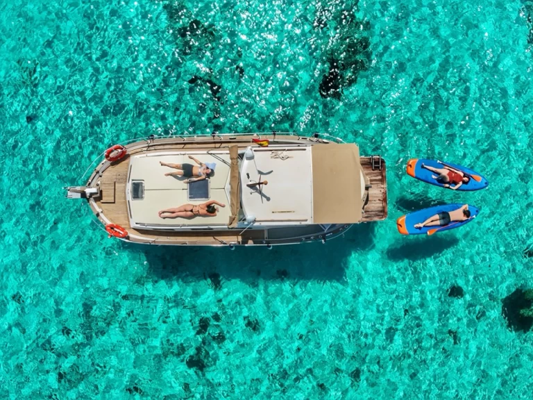 Louer Bateau à moteur avec ou sans skipper Llaut Menorquin  à Port Mahon