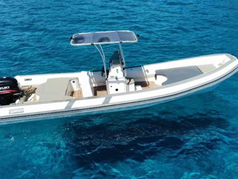 Semi-rigide à louer à Arbatax Port au meilleur prix