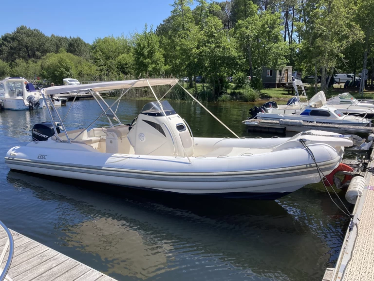 Semi-rigide à louer à Sanguinet au meilleur prix