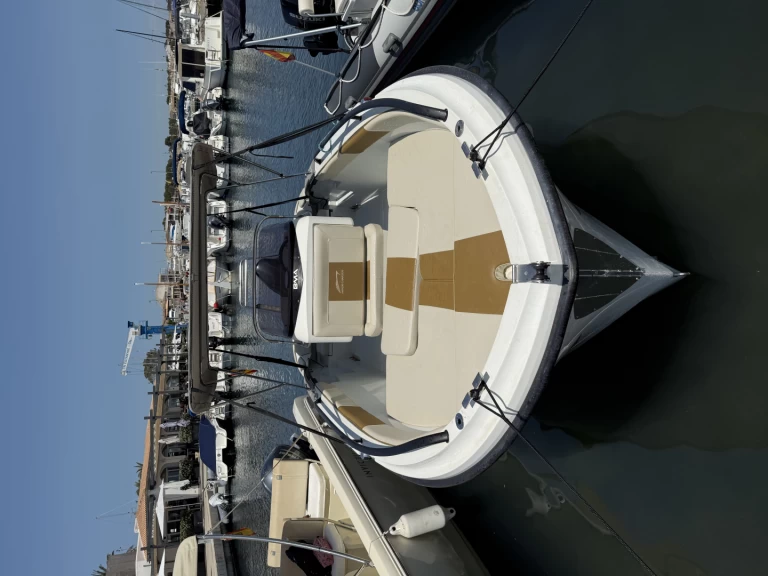 Bateau à moteur à louer à Club Nautico S'Estanyol au meilleur prix