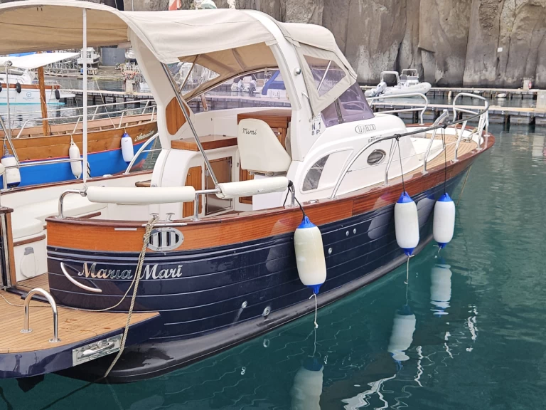 Location bateau Mimi Scirocco 850 sport  à Piano di Sorrento sur Samboat