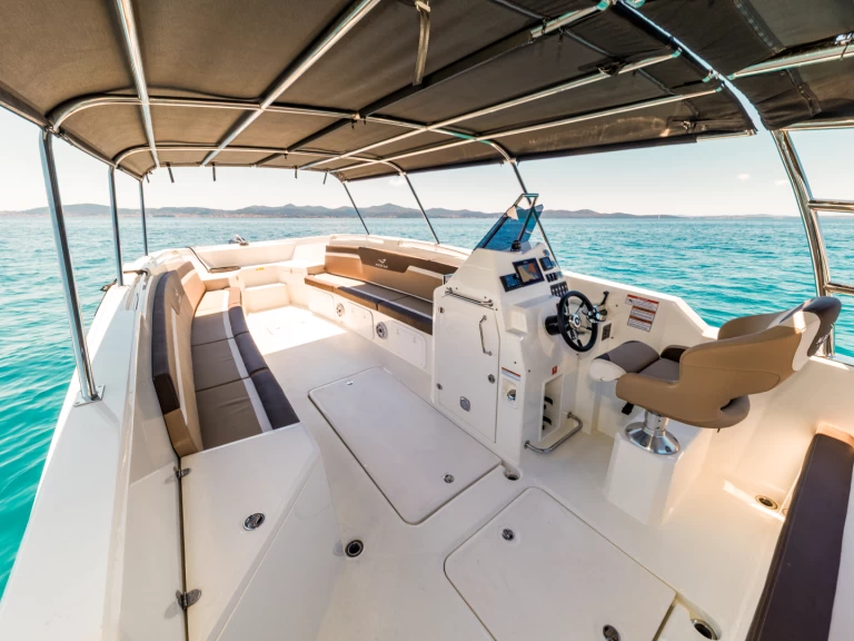 Bateau à moteur à louer à Zadar au meilleur prix