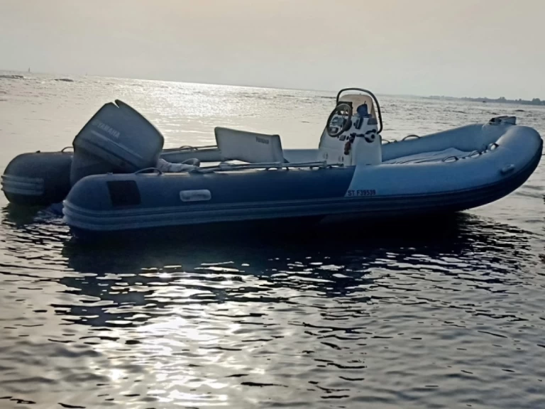 Zodiac Medline 540 Neo a louer à Le Cap d'Agde