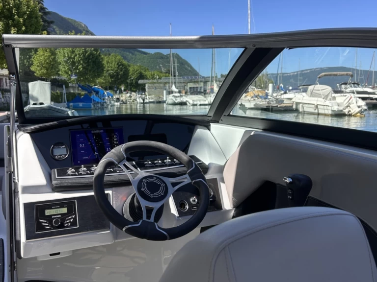 Location Bateau à moteur Four Winns avec permis