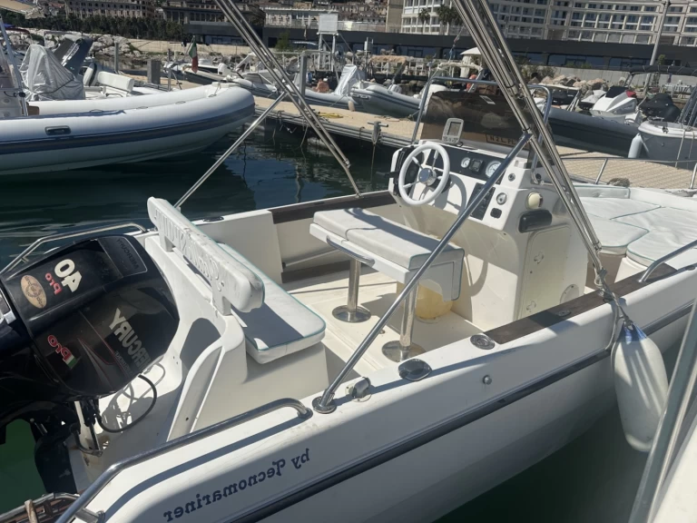 Louer Bateau à moteur avec ou sans skipper tecnofiber à Salerne