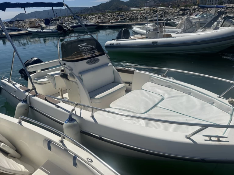 Location Bateau à moteur tecnofiber avec permis