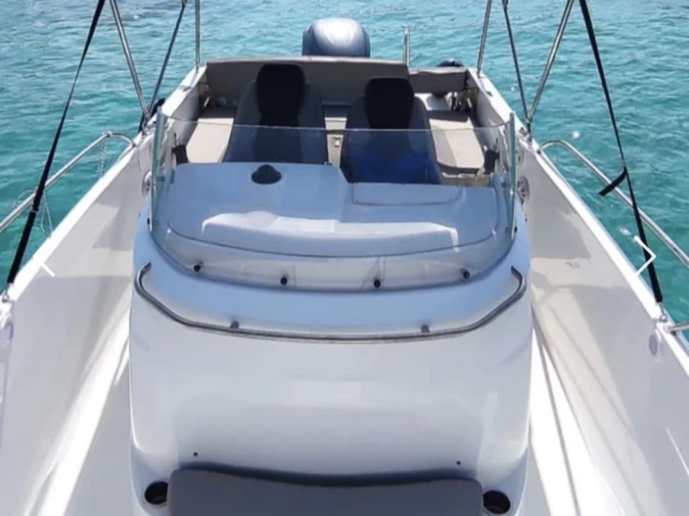 Location Bateau à moteur Jeanneau avec permis