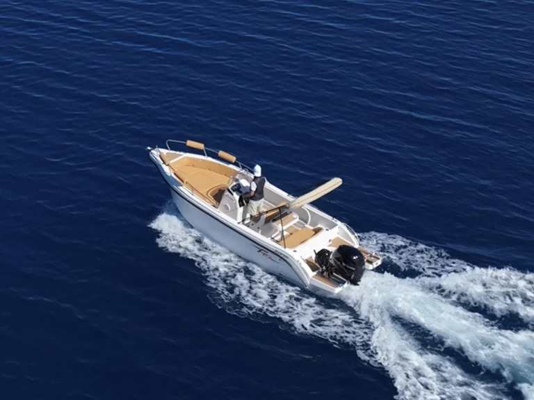 Louez un Karel F 19 à Latchi