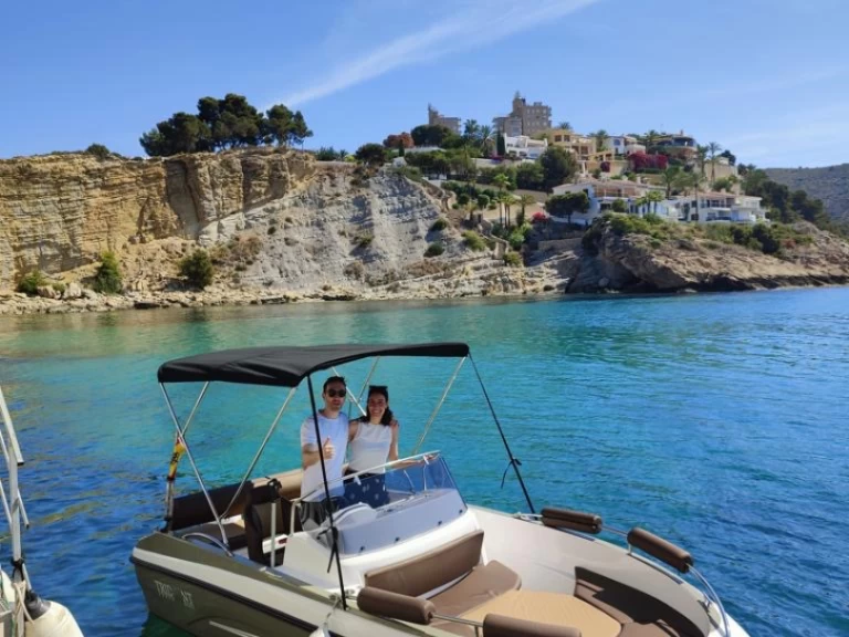 Location Bateau à moteur trident avec permis