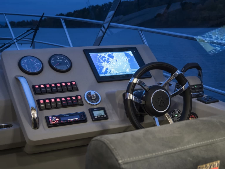 Louez un Marex 310 à Gouviá