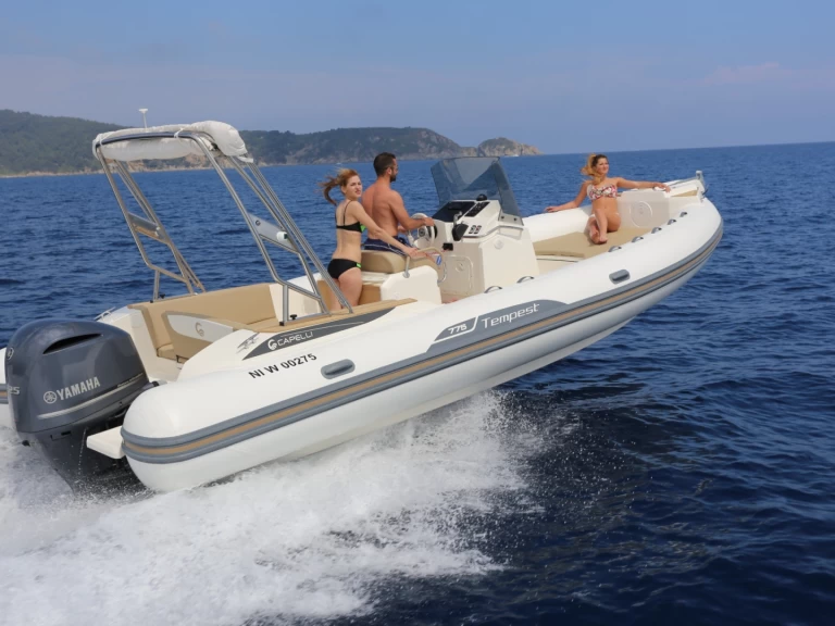 Louez un Capelli TEMPEST 775 LUXE à Marine de Sant'Ambrogio