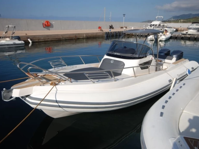 Semi-rigide à louer à Marine de Sant'Ambrogio au meilleur prix