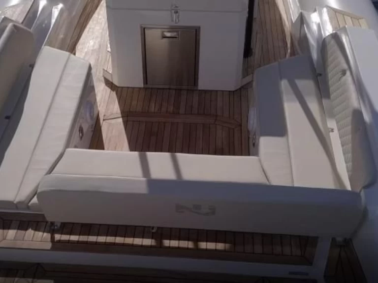 Location Semi-rigide Nuova Jolly avec permis