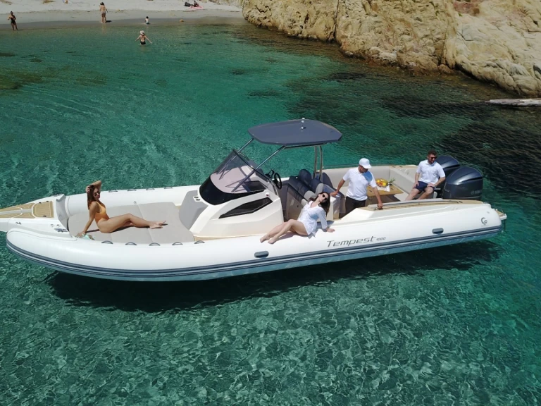 Louer Semi-rigide avec ou sans skipper Capelli à Marine de Sant'Ambrogio