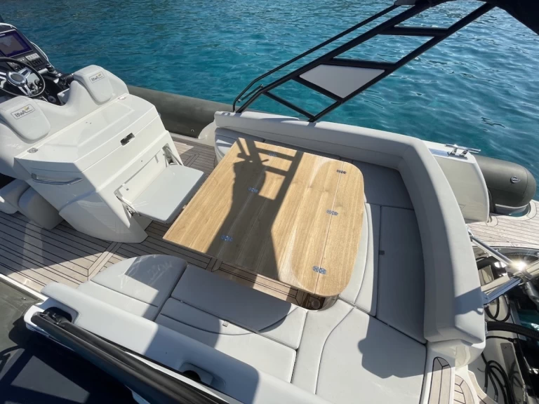 Semi-rigide à louer à Marine de Sant'Ambrogio au meilleur prix