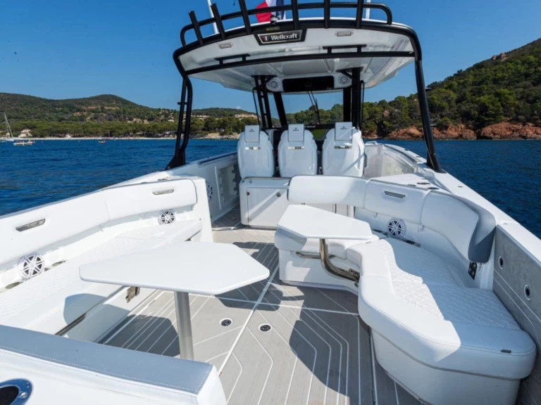 Location à Marine de Sant'Ambrogio - Wellcraft WELLCRAFT 38 sur SamBoat