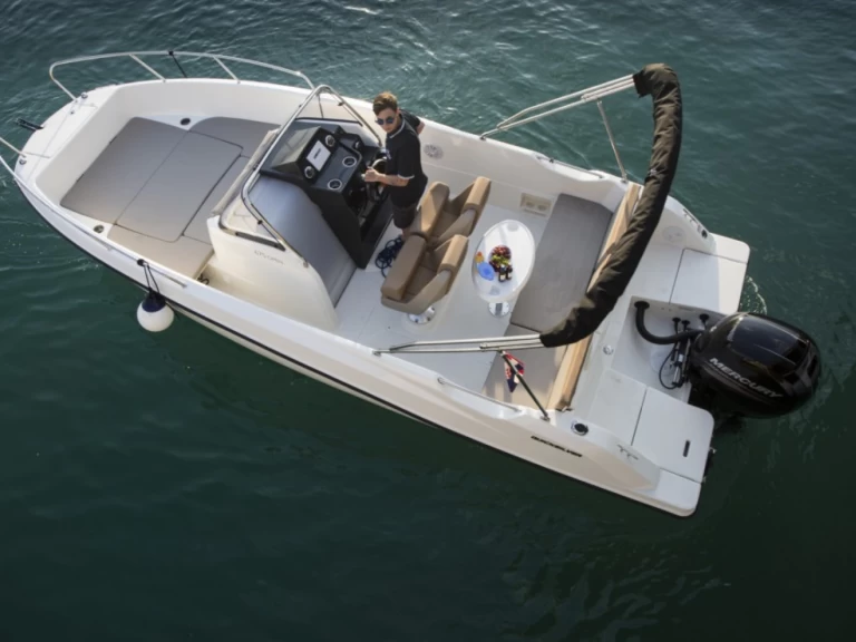 Location Bateau à moteur Quicksilver avec permis