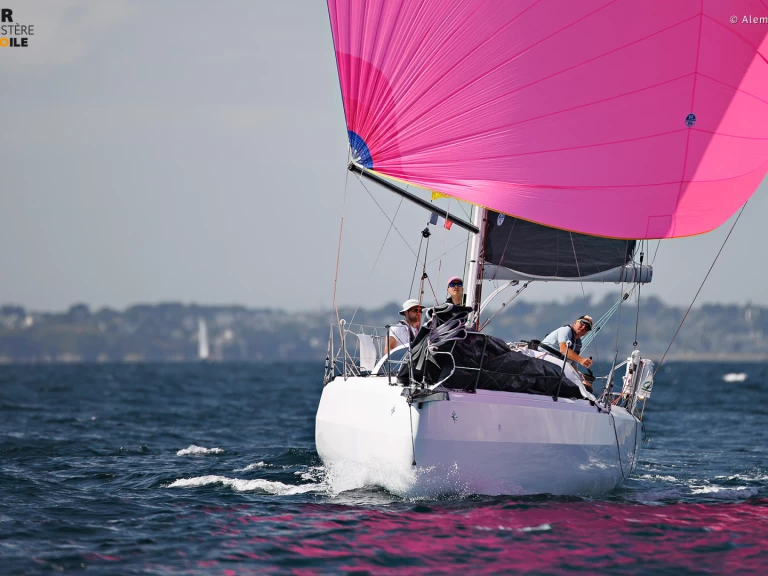 Location bateau La Trinité-sur-Mer pas cher SUN FAST 3300