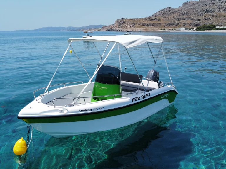 Bateau à moteur à louer à Lárdos au meilleur prix