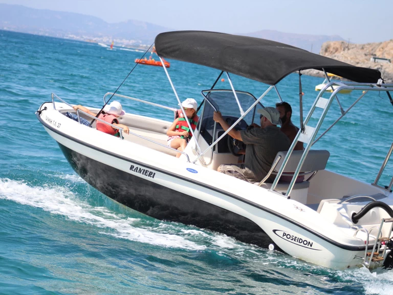 Bateau à moteur à louer à Lárdos au meilleur prix