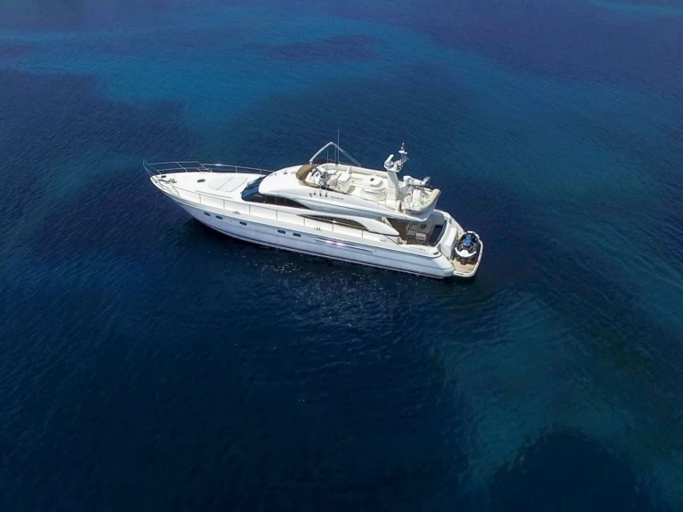 Ferretti Ferretti 760 a louer à Limáni Lavríou