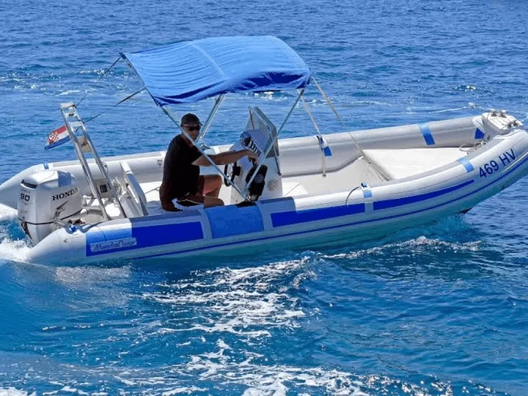 Location bateau Hvar pas cher Maestral 570