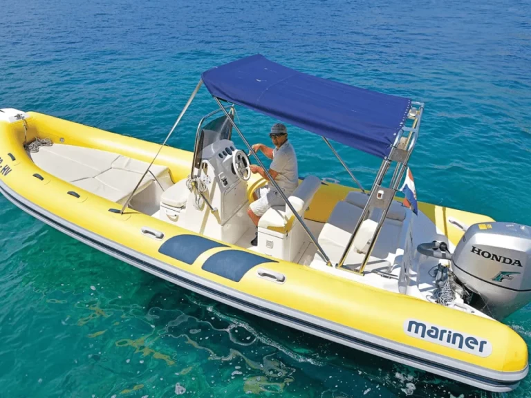 Louer Semi-rigide avec ou sans skipper Mariner à Hvar