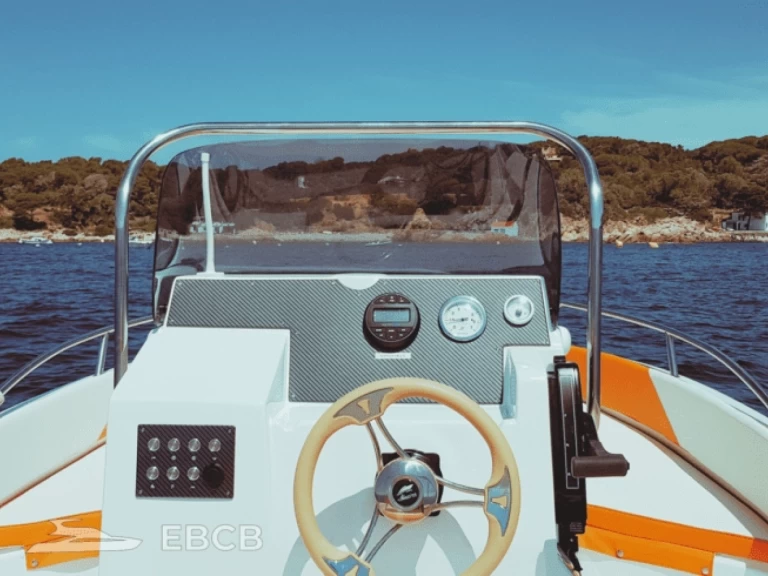 Louer Bateau à moteur avec ou sans skipper V2 BOATS à Platja d'Aro