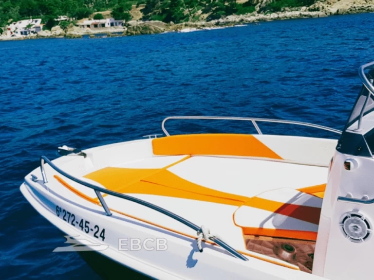 Location Bateau à moteur V2 BOATS avec permis