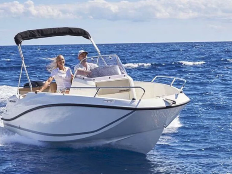 Bateau à moteur à louer à Mandelieu-la-Napoule au meilleur prix