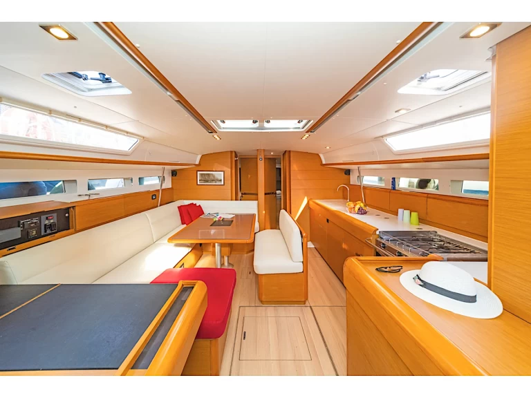 Louer Voilier avec ou sans skipper Jeanneau à Castellammare di Stabia