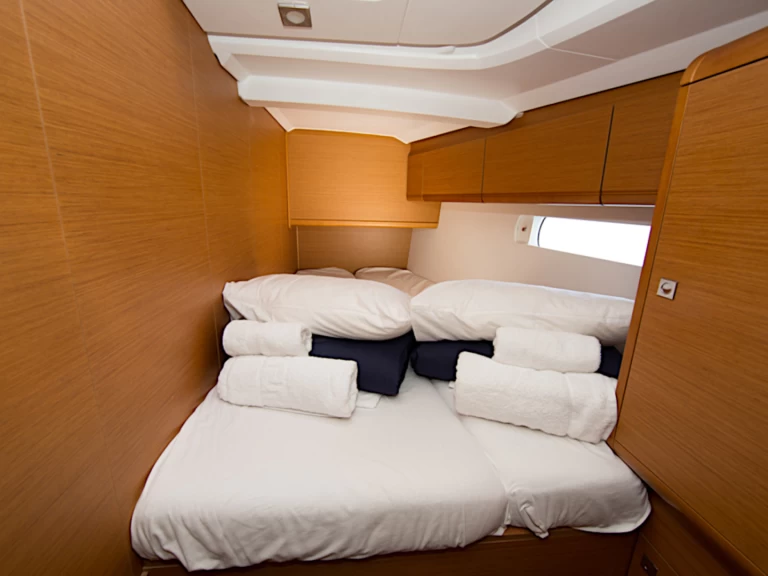 Location à Castellammare di Stabia - Jeanneau Sun Odyssey 519 sur SamBoat