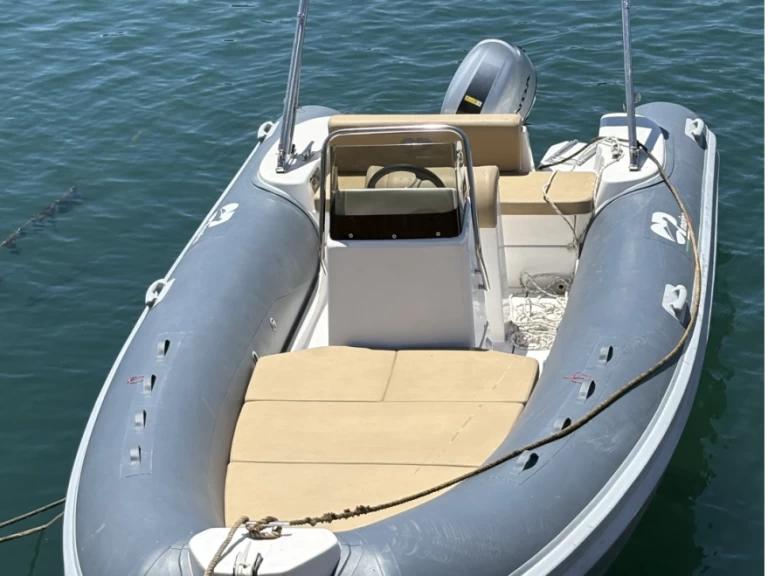 Louez un Predator 599 à Salerne