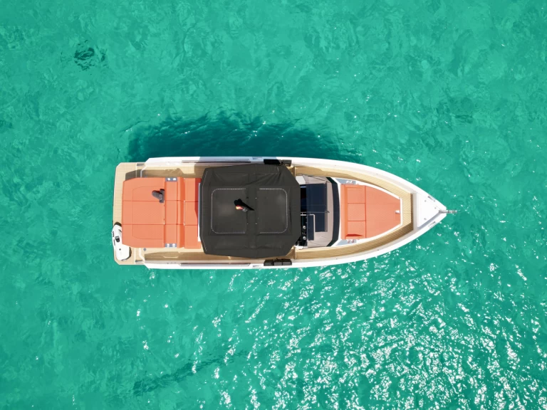 Bateau à moteur à louer à Marina Ibiza au meilleur prix
