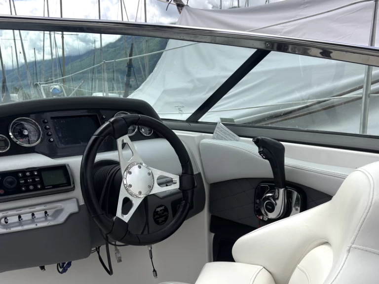 Bateau à moteur à louer à Aix-les-Bains au meilleur prix