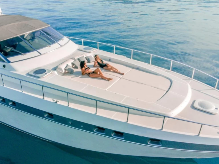 Louer Yacht avec ou sans skipper Mangusta à Puerto Banús