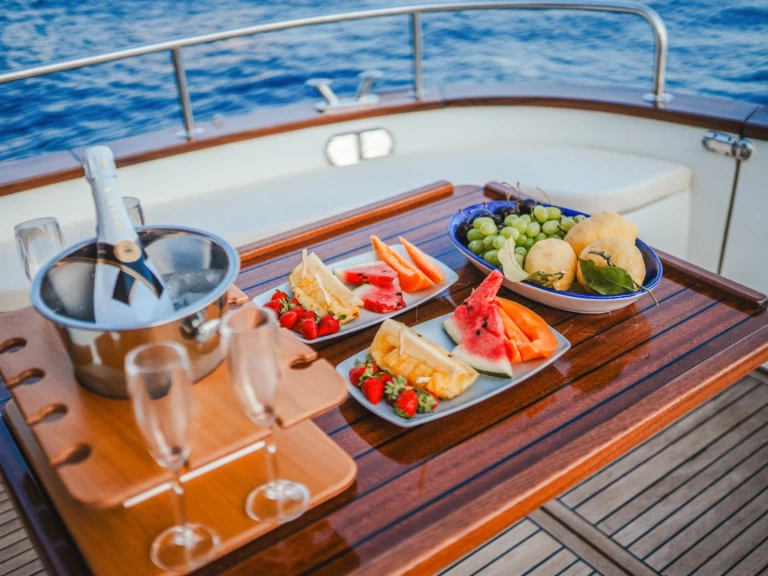 Location Bateau à moteur Gozzo avec permis