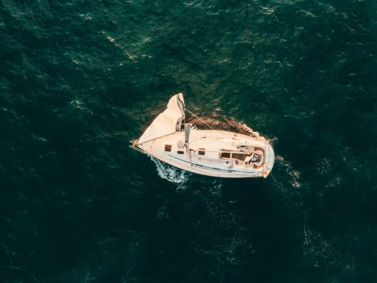 Louez un Bavaria Bavaria 36 Cruiser à Puerto Deportivo de Marbella