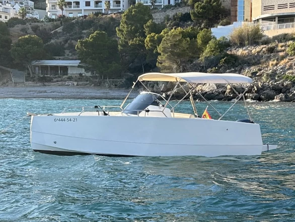 Location bateau Marina Greenwich pas cher Nuva M6 Open