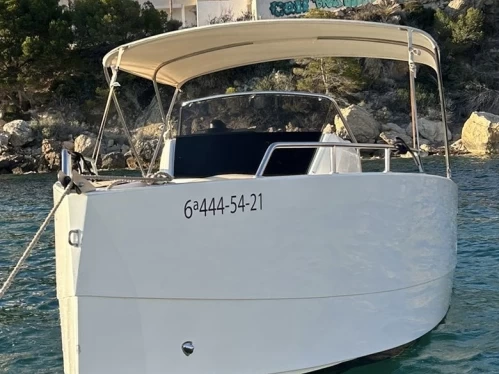 Louer Bateau à moteur avec ou sans skipper Nuva à Marina Greenwich