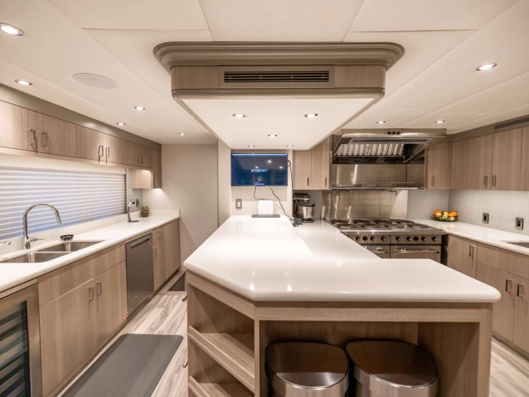 Trinity NO BAD IDEAS a louer à Caraïbes