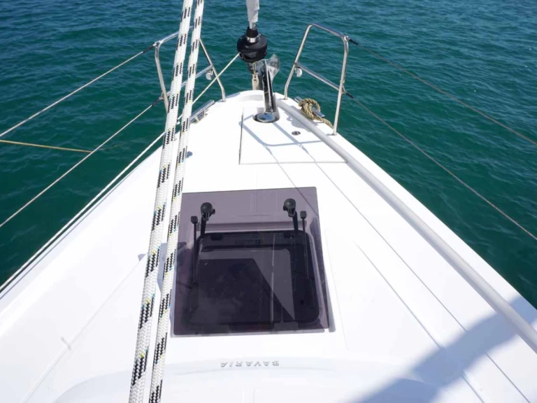 Louez un Bavaria Bavaria C38 à Gouviá